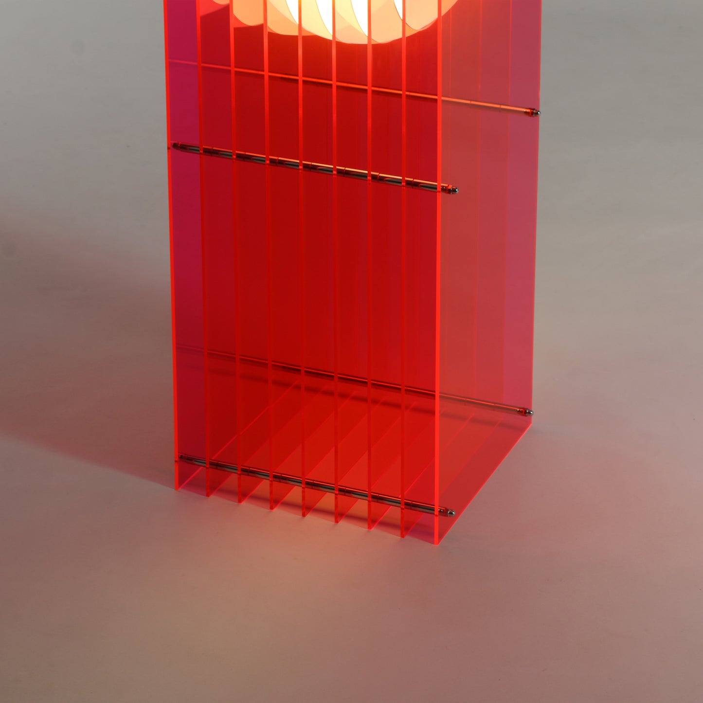 Lớp big rectangle in electric pink acrylic