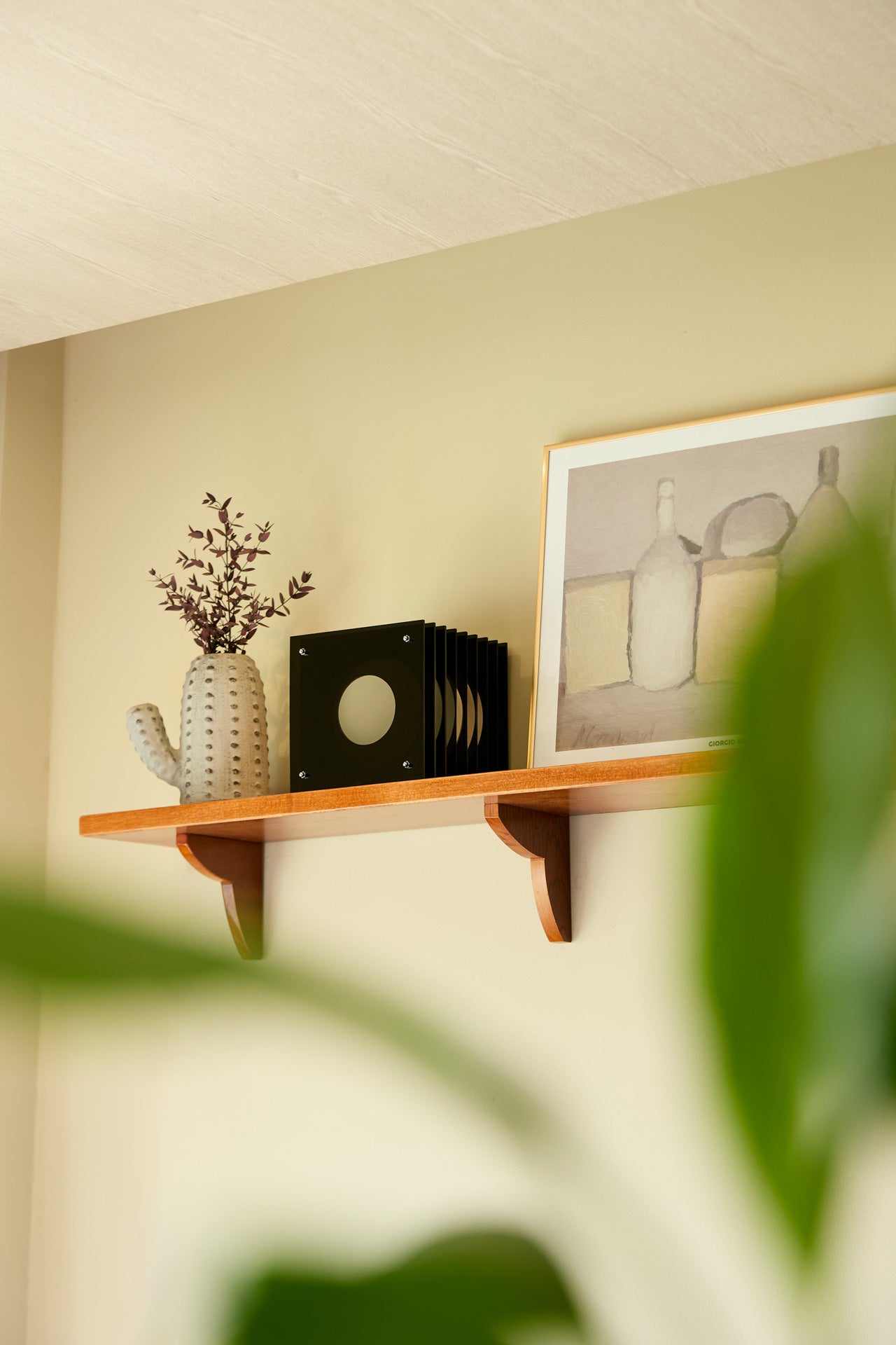 Lớp small square in dark grey acrylic