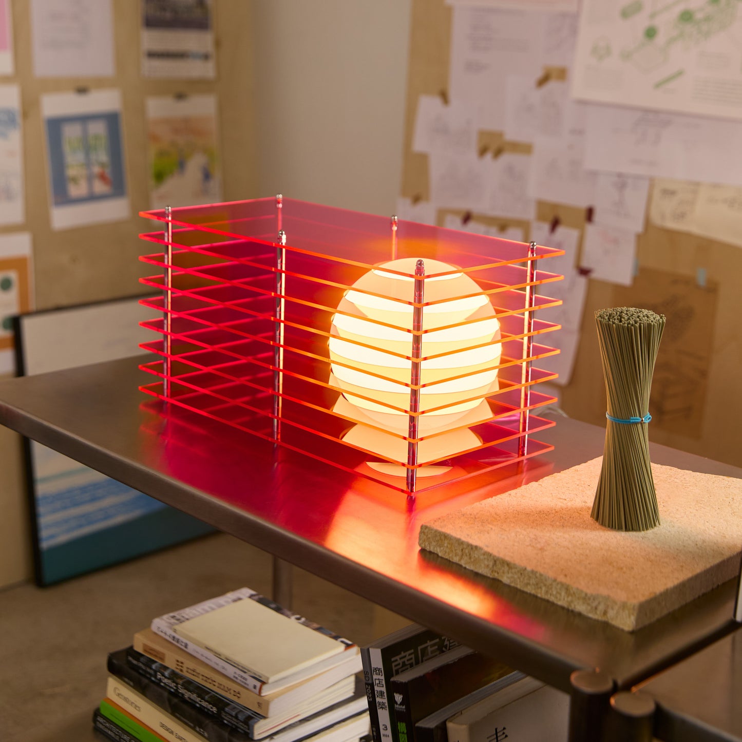 Lớp small rectangle in electric pink acrylic