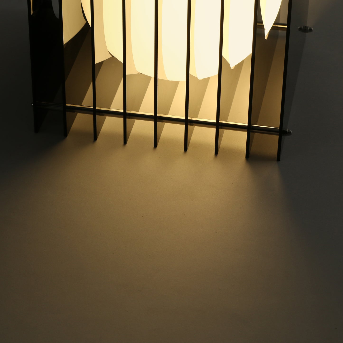 Lớp big square in dark grey acrylic