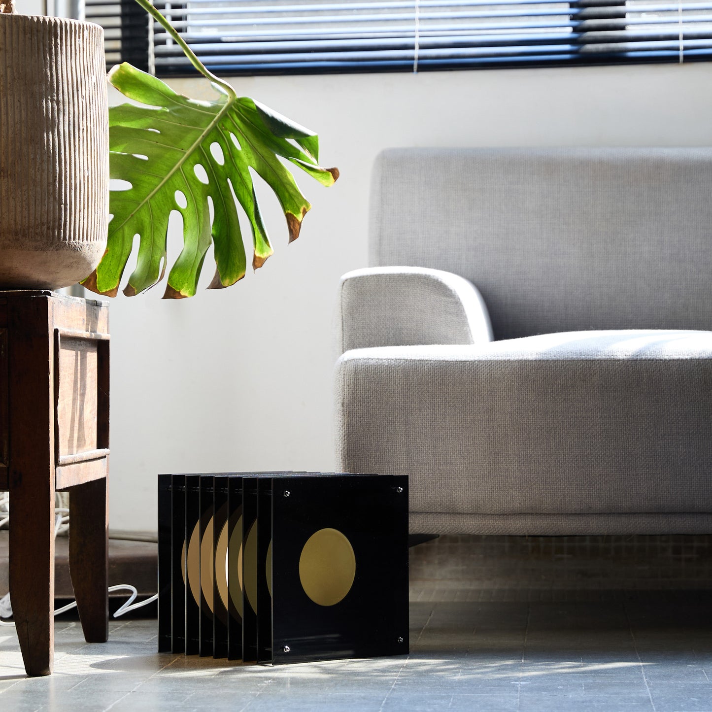 Lớp big square in dark grey acrylic