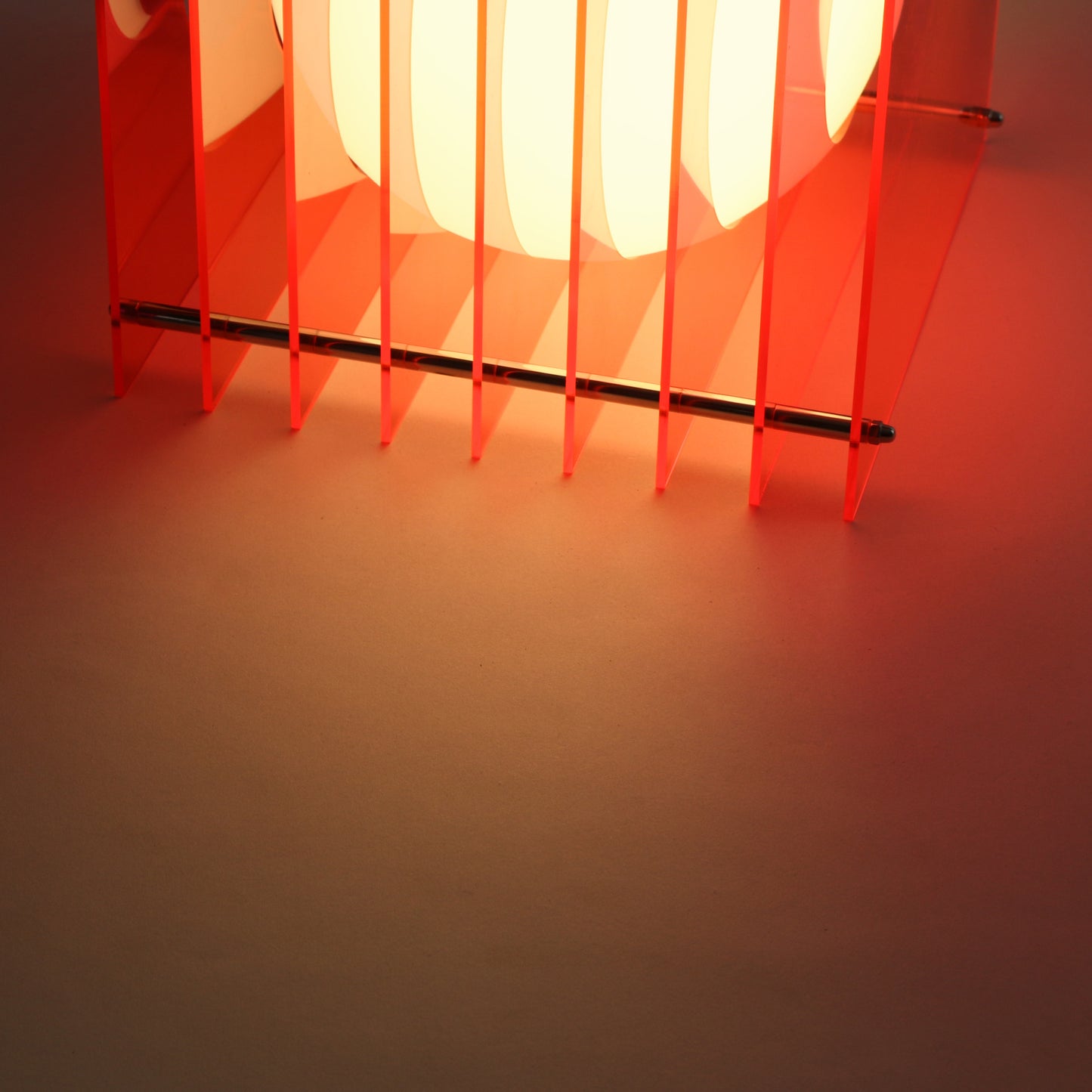 Lớp big square in electric pink acrylic