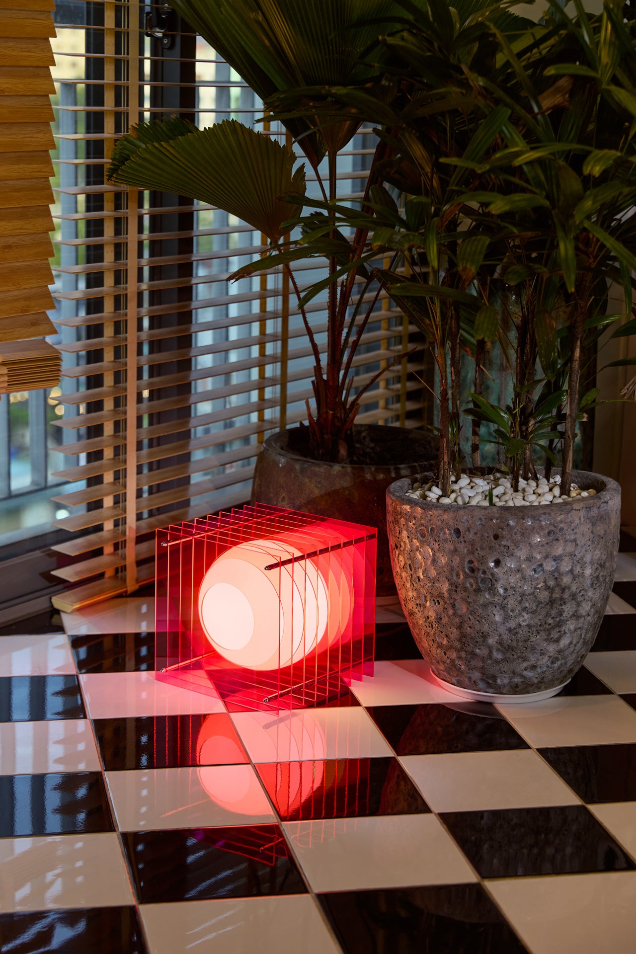 Lớp big square in electric pink acrylic