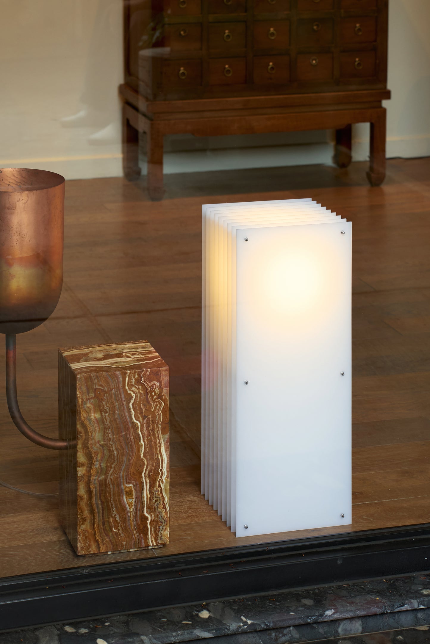 Lớp big rectangle in milky acrylic